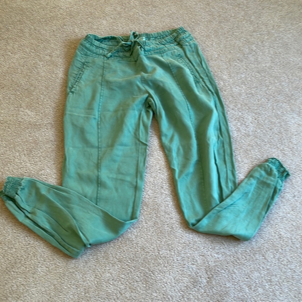 Sutherland Light Green Low Rise Jogger Size 38 EUC
